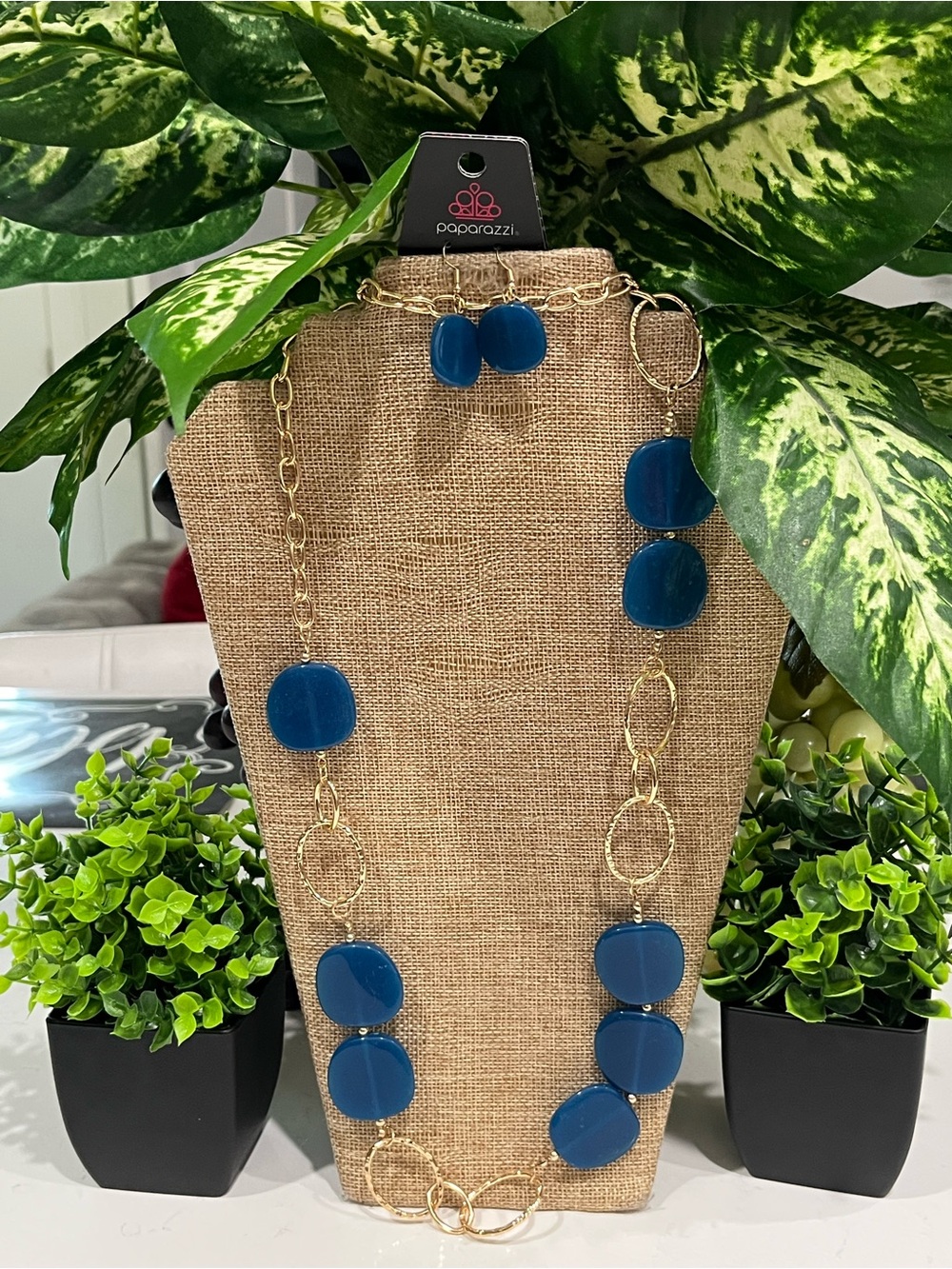 paparazzi Gold-Link Necklace with Deep Blue Resin Discs - Picture 2 of 4